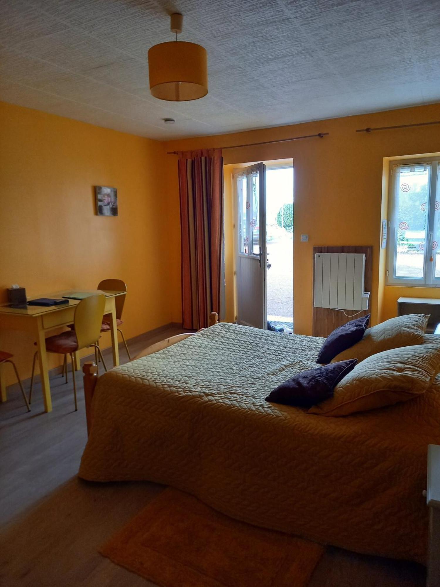 ホテル Le Logis Du Livier Saint-Georges-sur-Layon 部屋 写真