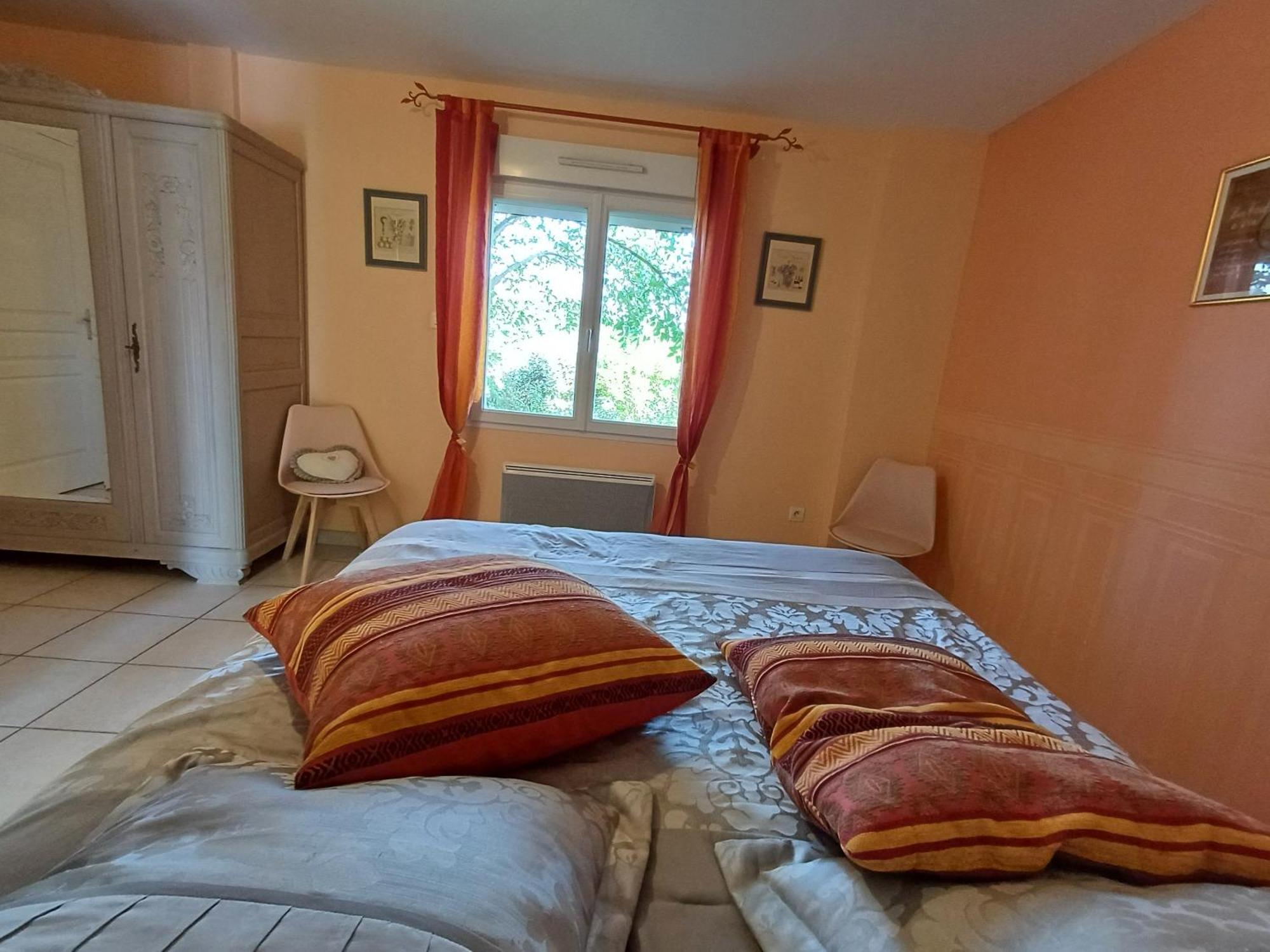 ホテル Le Logis Du Livier Saint-Georges-sur-Layon 部屋 写真